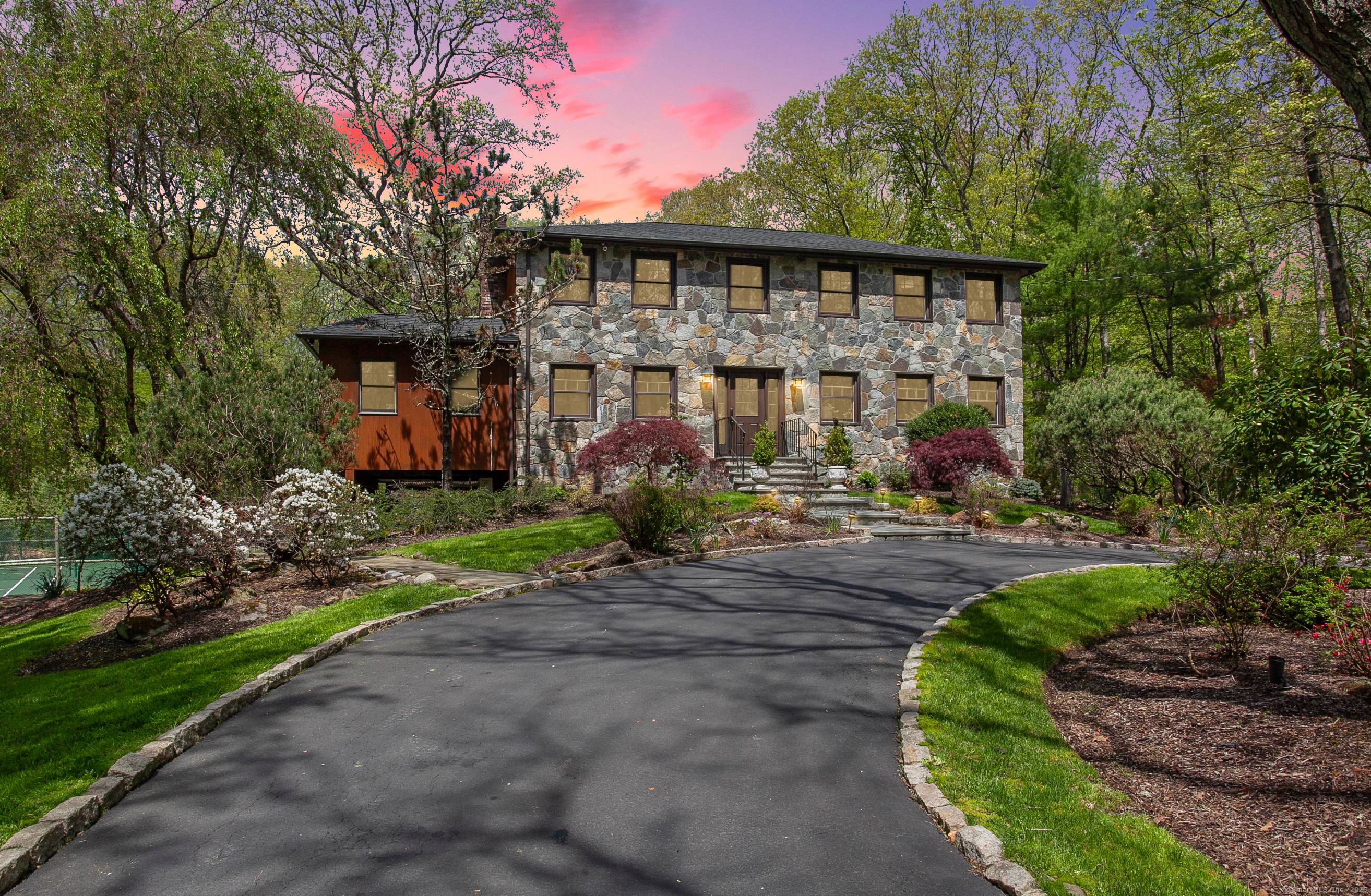 Tucked away on a quiet cul de sac in sought after Lower Weston, this extraordinary 4 bedroom retreat redefines modern leisure living.
