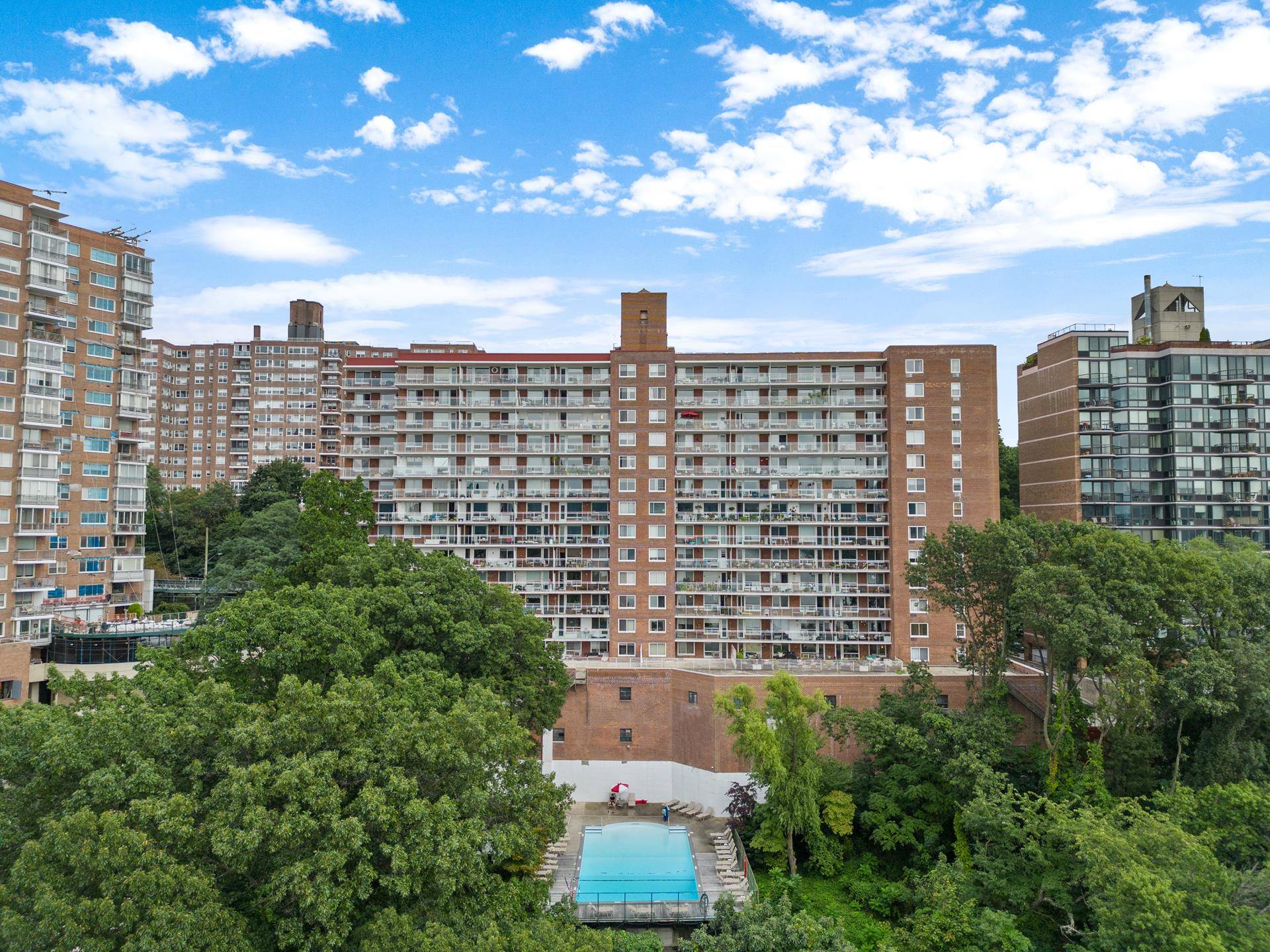 Riveredge Coop on the Majestic Hudson River Bank !