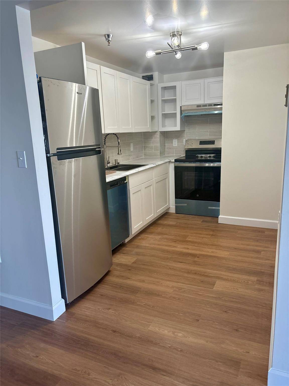 2 Bedroom, 2 Bathroom Condo on 3rd Floor Located in Heart of Mamaroneck.