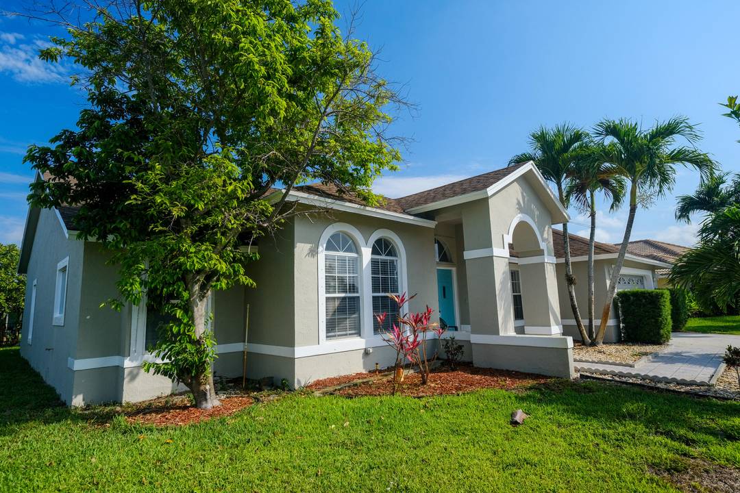 Wonderful single family home centralized in the heart of Wellington.