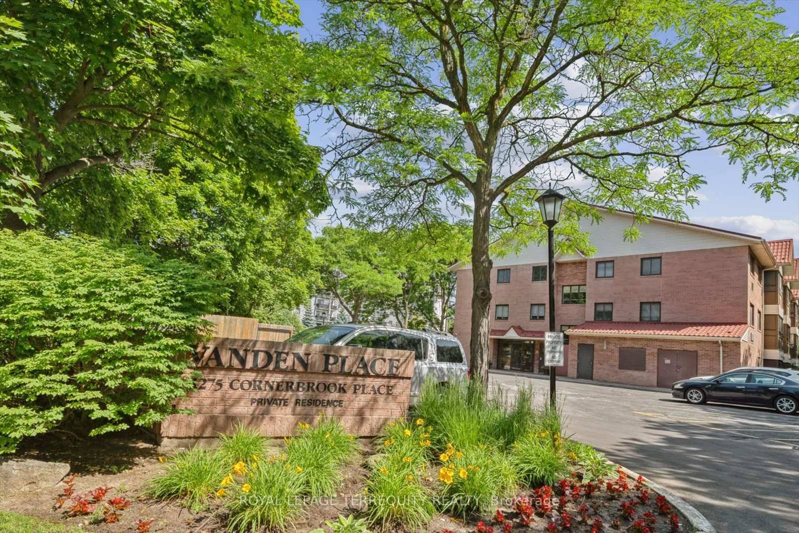 Welcome to Vanden Place ; an amazing very quiet and private low rise with a super location.