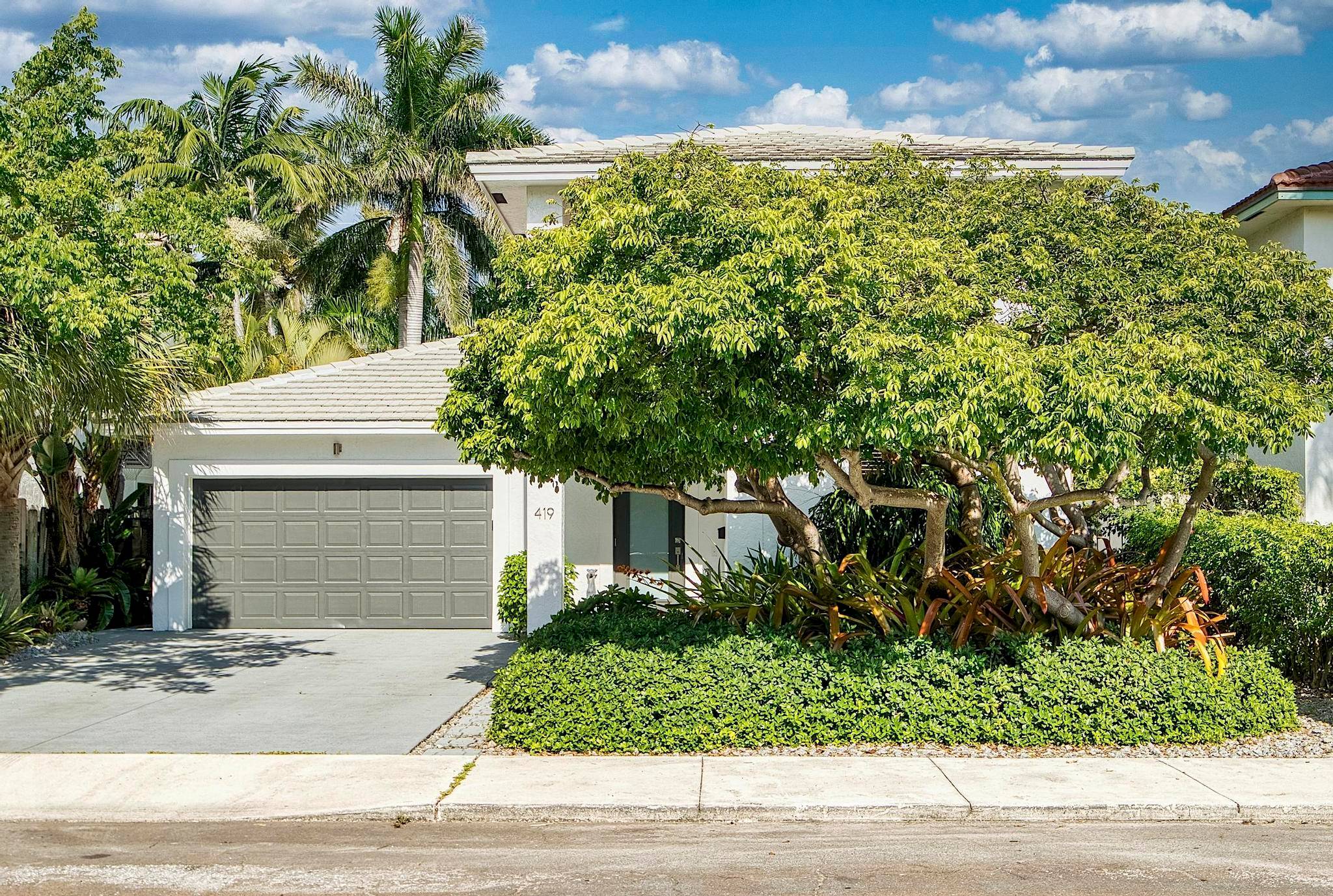 This handsome 3 bedroom, 3 bath pool home in Parrot Cove will make you smile.