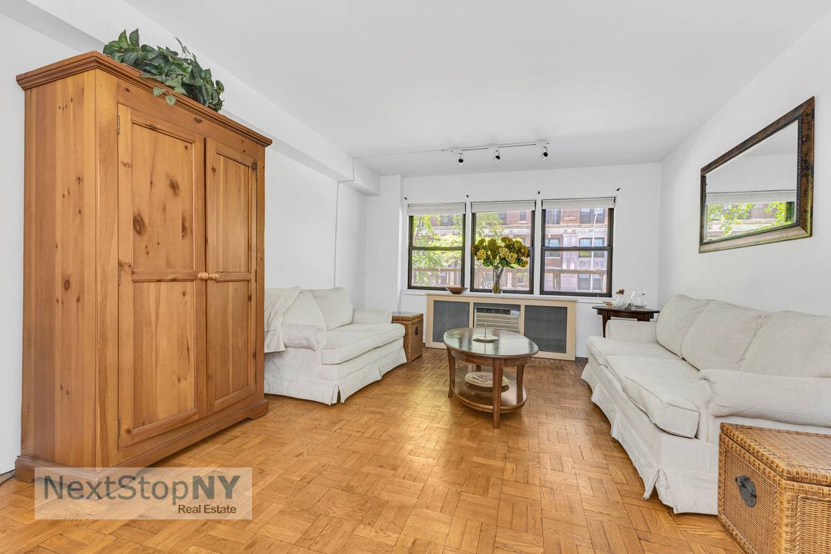 Discover refined city living in this spacious one bedroom home, ideally situated in the heart of Sutton Place.