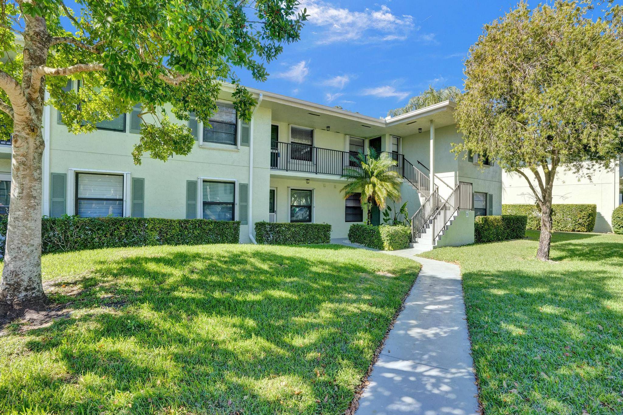 If you want peaceful and tranquil living in the heart of Palm Beach Gardens.