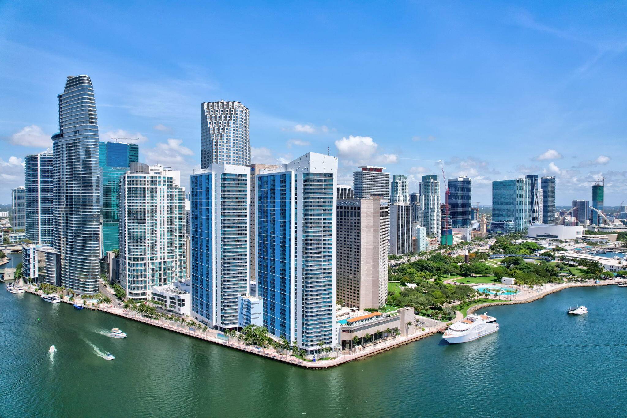 Welcome to Biscayne, where luxury living meets breathtaking waterfront views in the heart of downtown Miami.