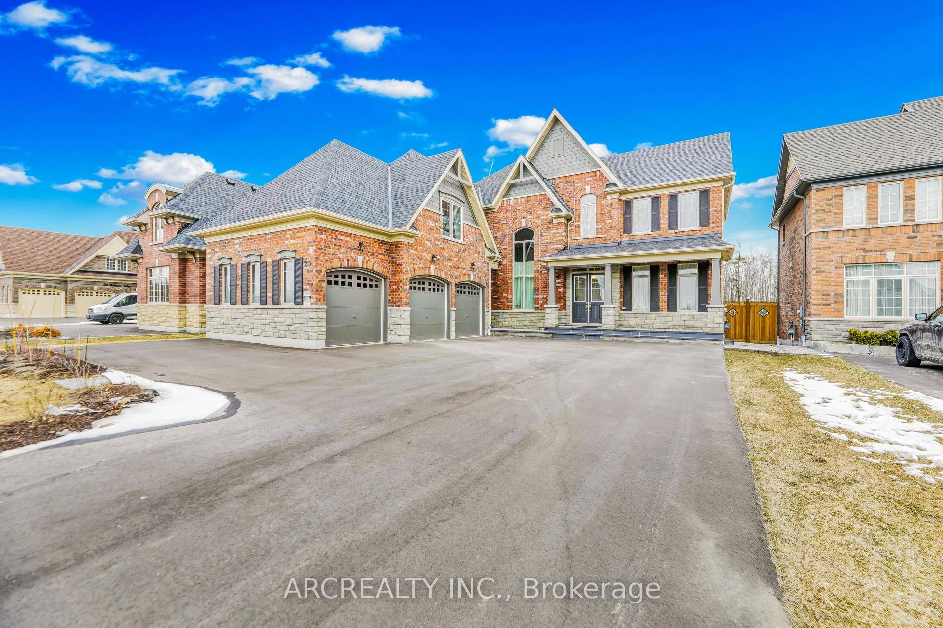 Welcome to stunning 3, 600 sq.