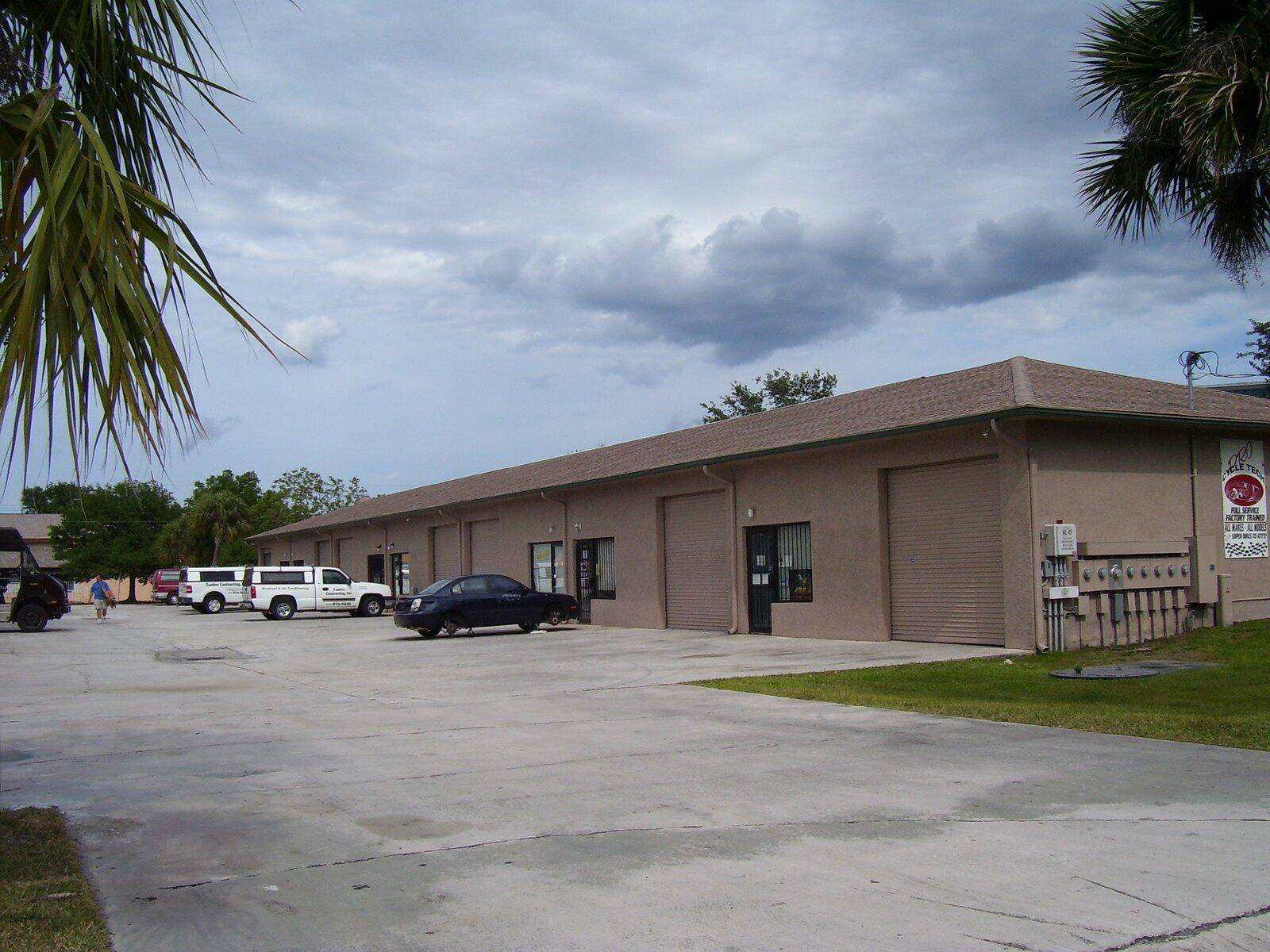 OFFICE WAREHOUSE SPACE. GREAT LOCATION ON BILTMORE STREET.