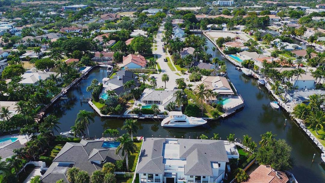 EXCEPTIONAL EAST BOCA RATON HOME WITH DEEP WATER ACCESS amp ; NO FIXED BRIDGES !
