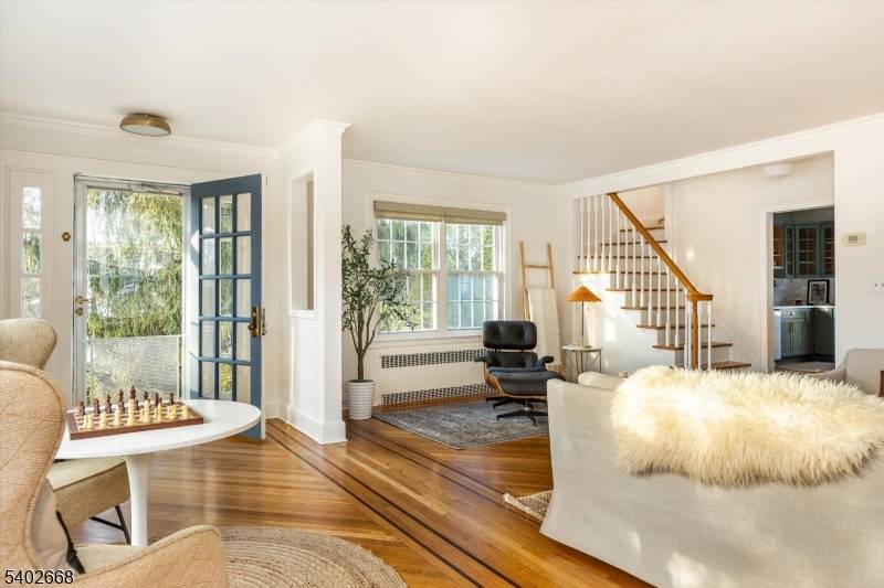 This distinctive Maplewood Colonial is situated on a peaceful, tree lined street in close proximity to it all beautiful Memorial Park with its duckpond and picturesque walkways, the fabulous dining ...