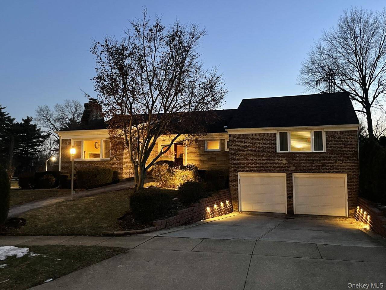 Amazing 3 bedroom whole house rental in the village of Garden City !
