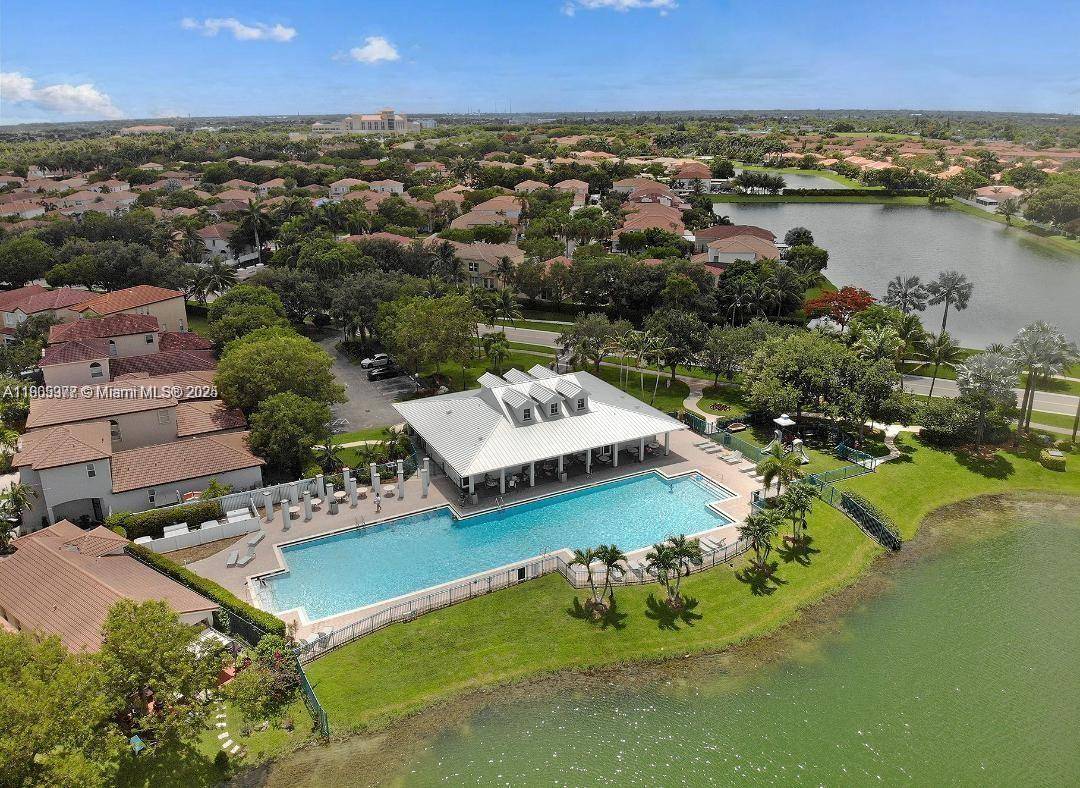 This perfectly laid out floor plan features 3 bedroom, 3 baths with an ensuite downstairs 1 bedroom, 1 bathroom that makes it great for guests or homeowner to enjoy privacy ...