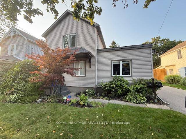 2 Storey Legal Duplex On Quiet Court In Family Neighbourhood !