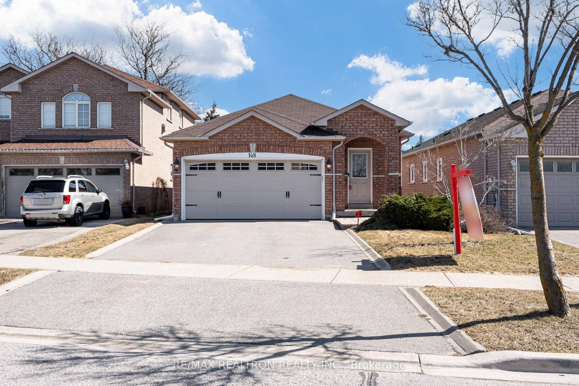 Come amp ; Fall In Love With This Charming amp ; Impeccably Maintained Bungalow In The Heart of Maple, Where Comfort Meets Elegance !