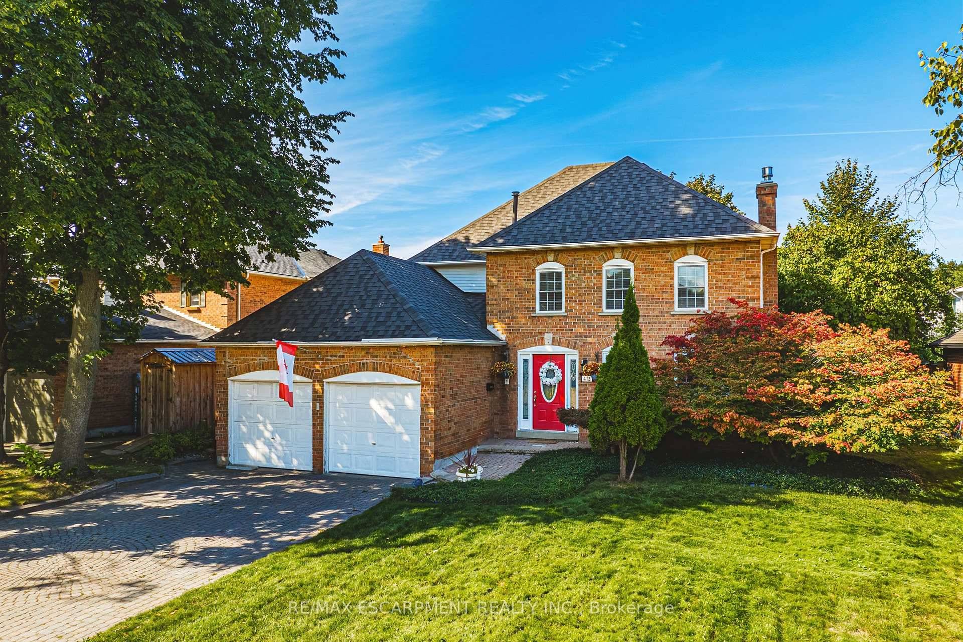 Welcome to 412 Melanie Crescent, the perfect family home located in one of the most coveted neighbourhoods in Ancaster !