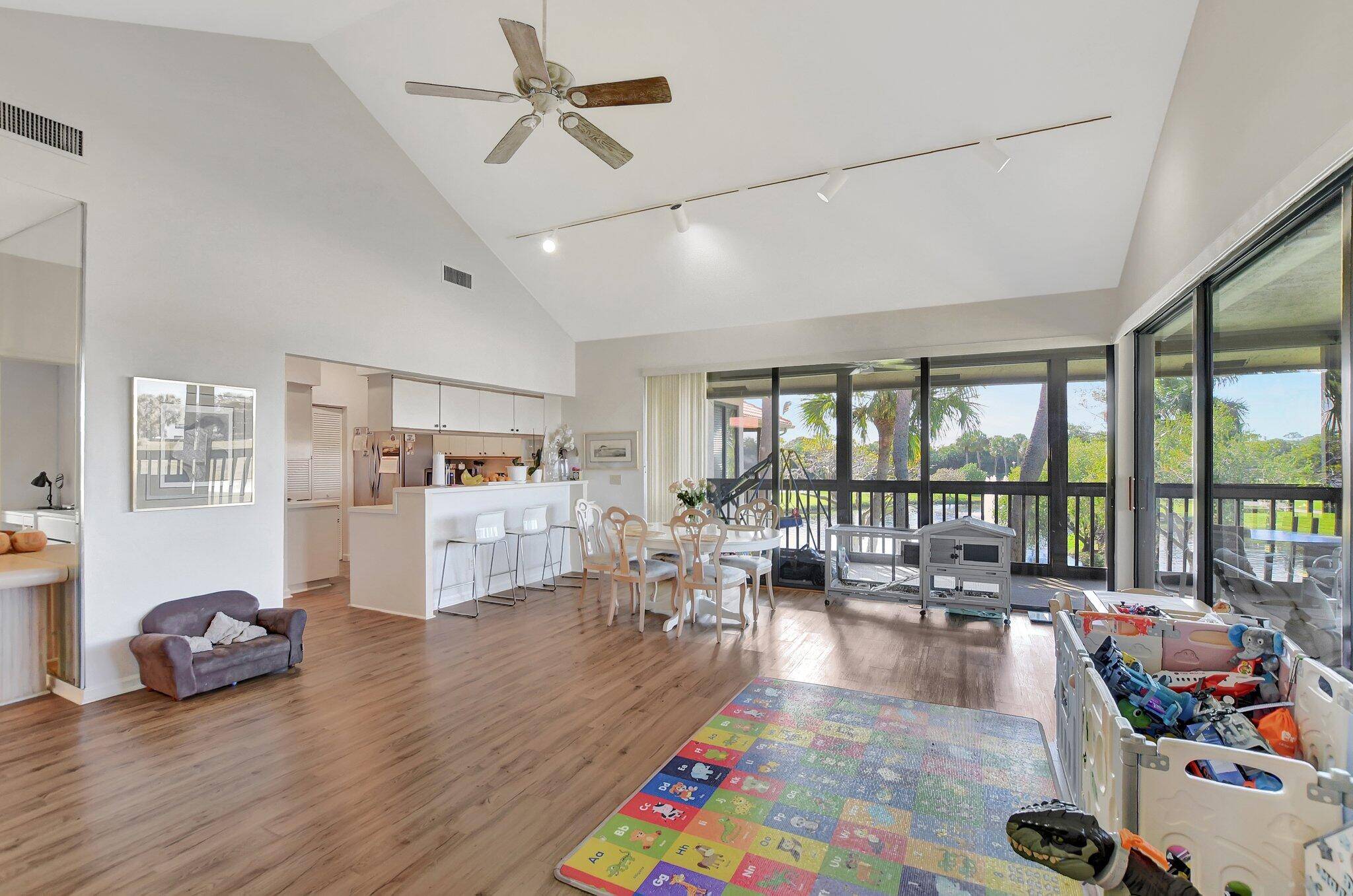 Desirably located unit close to Clubhouses, Fitness Center, Aquatic Center.