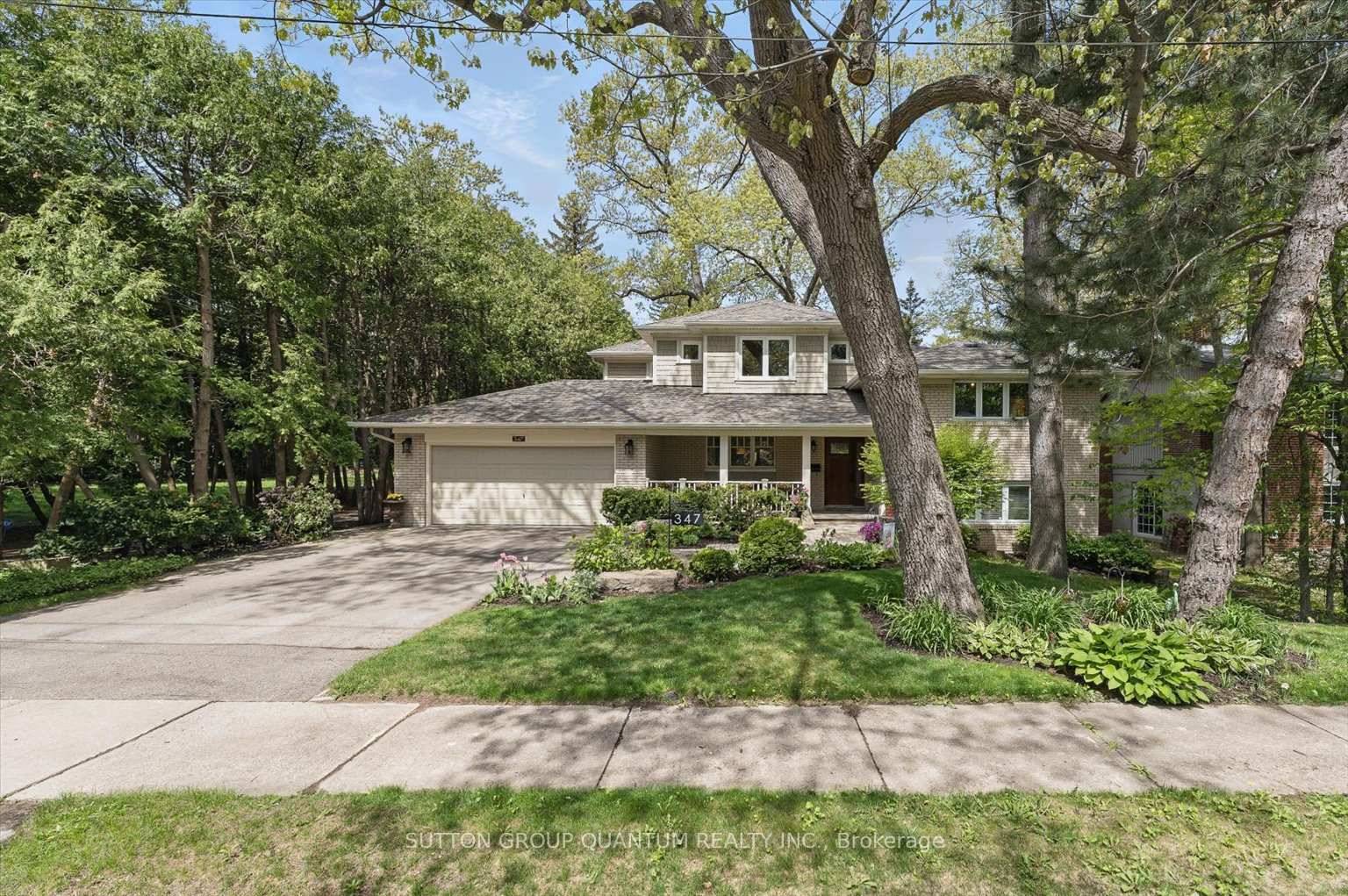 Spectacular David Small Design Custom Renovated Home in Prestigious Mineola West surrounded by new custom homes, 4000 sqft of luxurious finished living space, rare 5 bdrm home with 4 reno'd ...