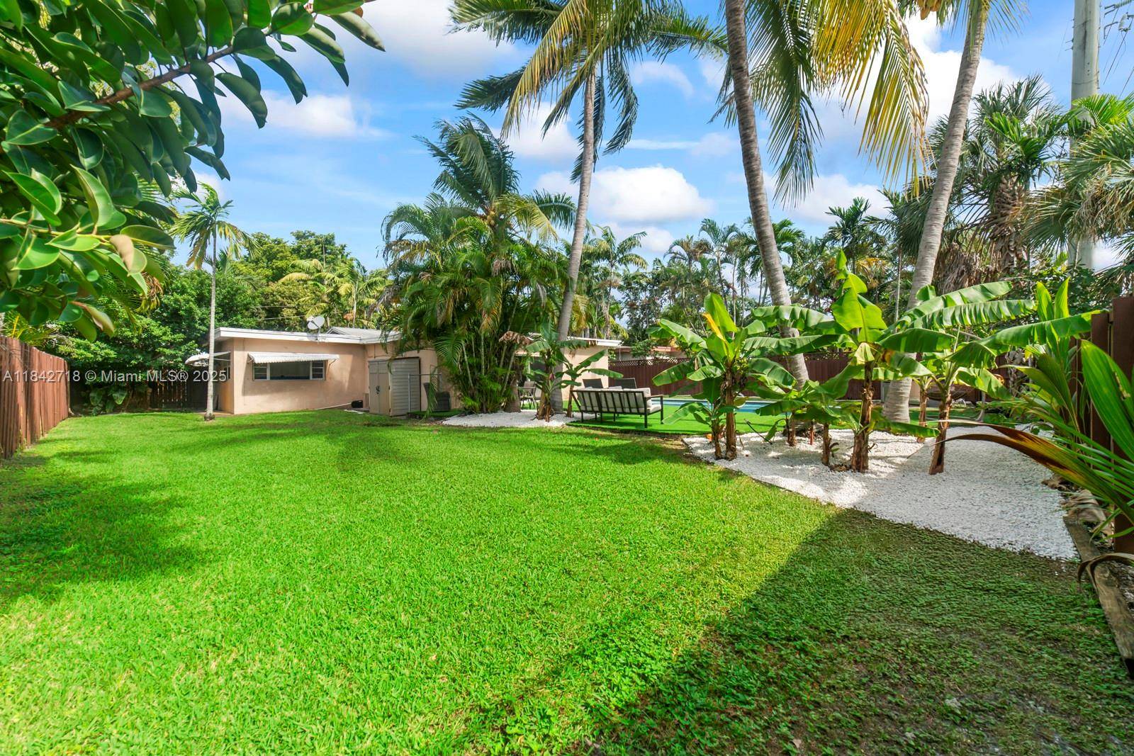 Amazing convert 4 3 potential 5 rooms 2 full bathrooms, money corporate machine gross, almost 1897 SQFT, brand new Ac, Pool heater, New pool, turf backyard, great oprtuniyty to own ...