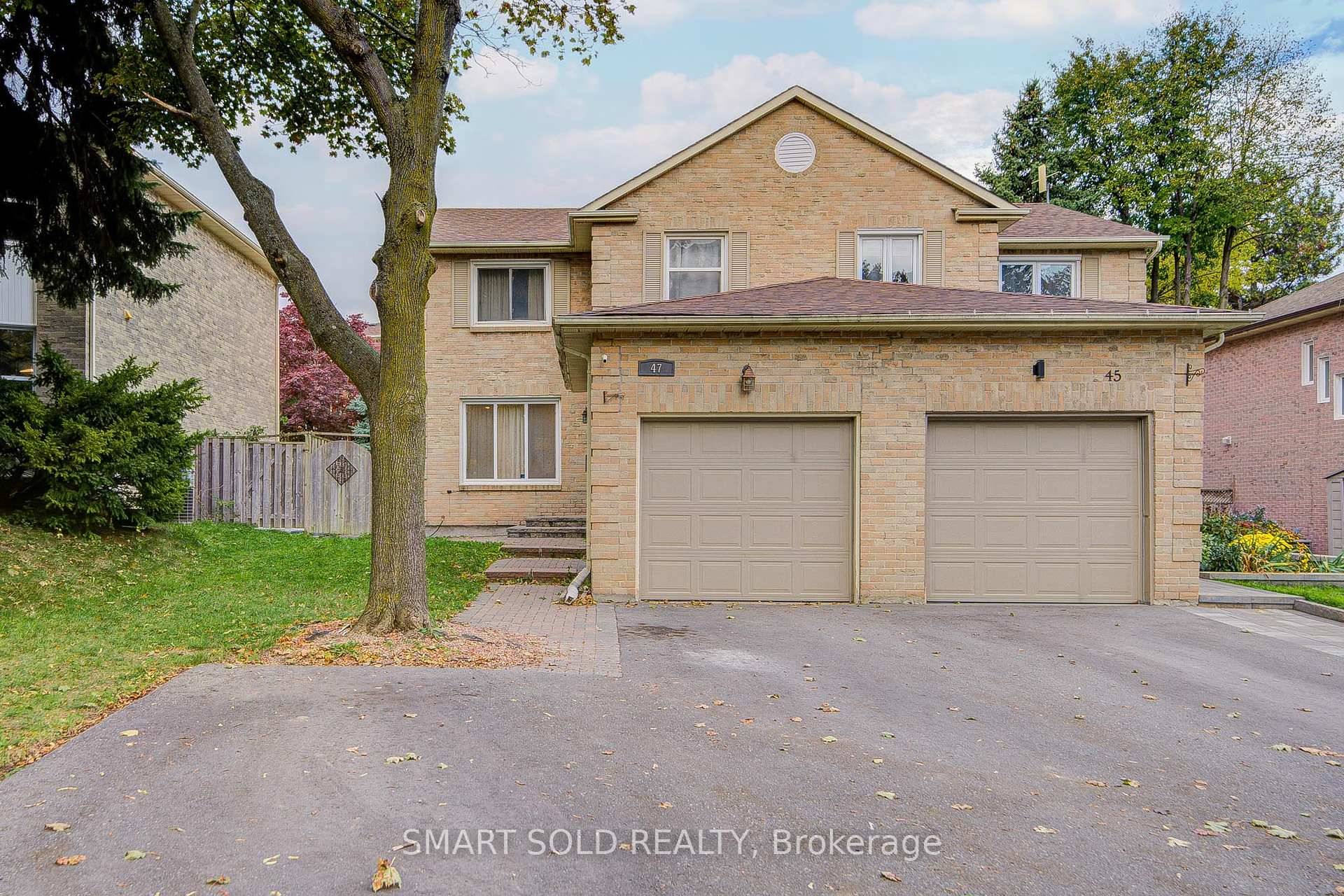 Beautiful Semi Detached Home Nestled On A Quiet Street In The Heart Of Thornhill !