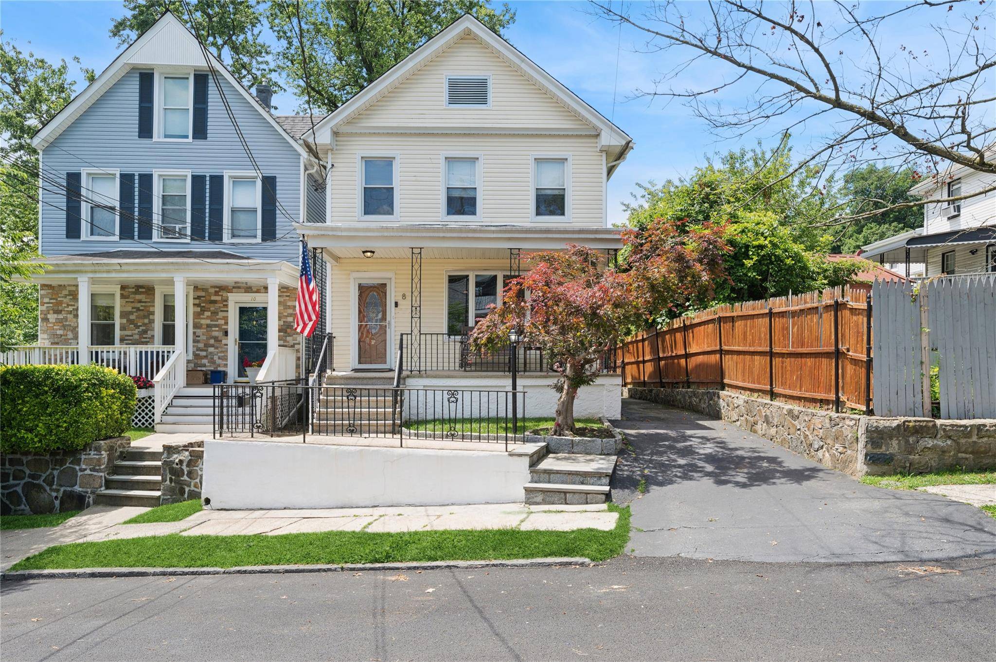 Open Houses Sat 8 9 11am 1pm.