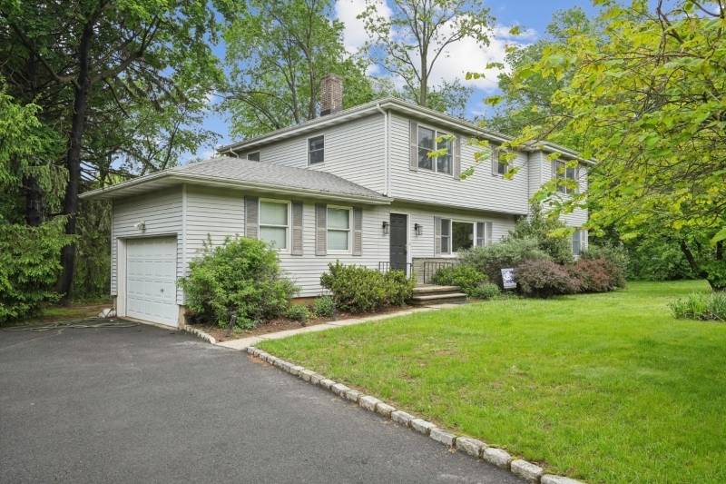 Renovated spacious 4 bedroom, 2.