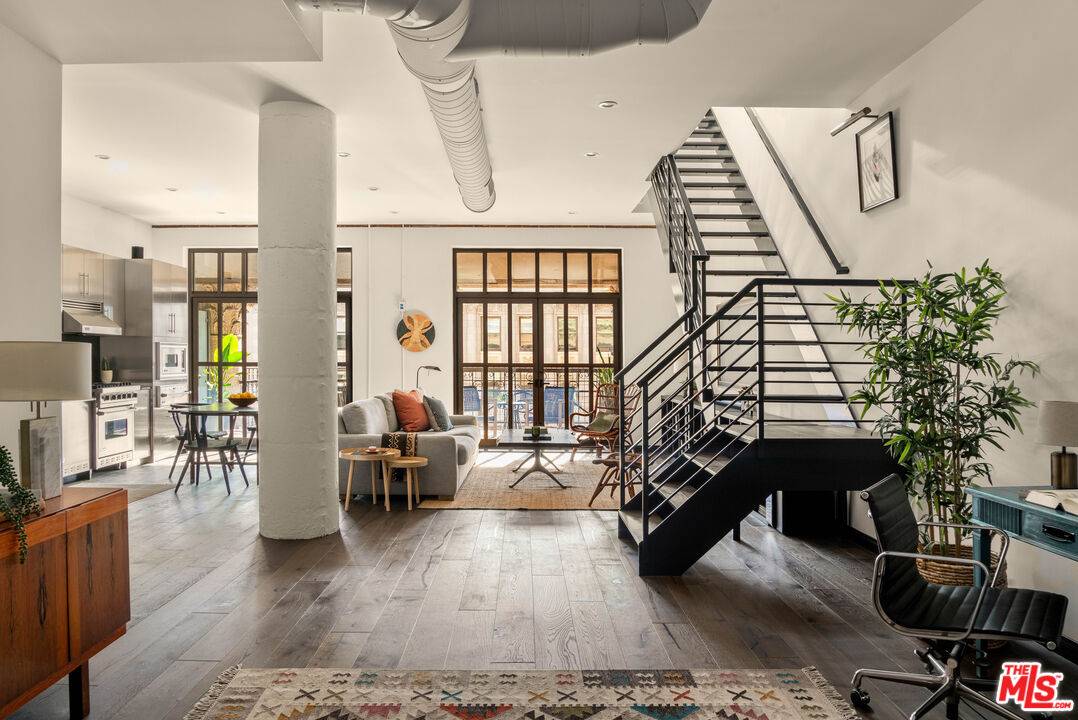 1645   Vine St 1BR Hollywood Hills East La