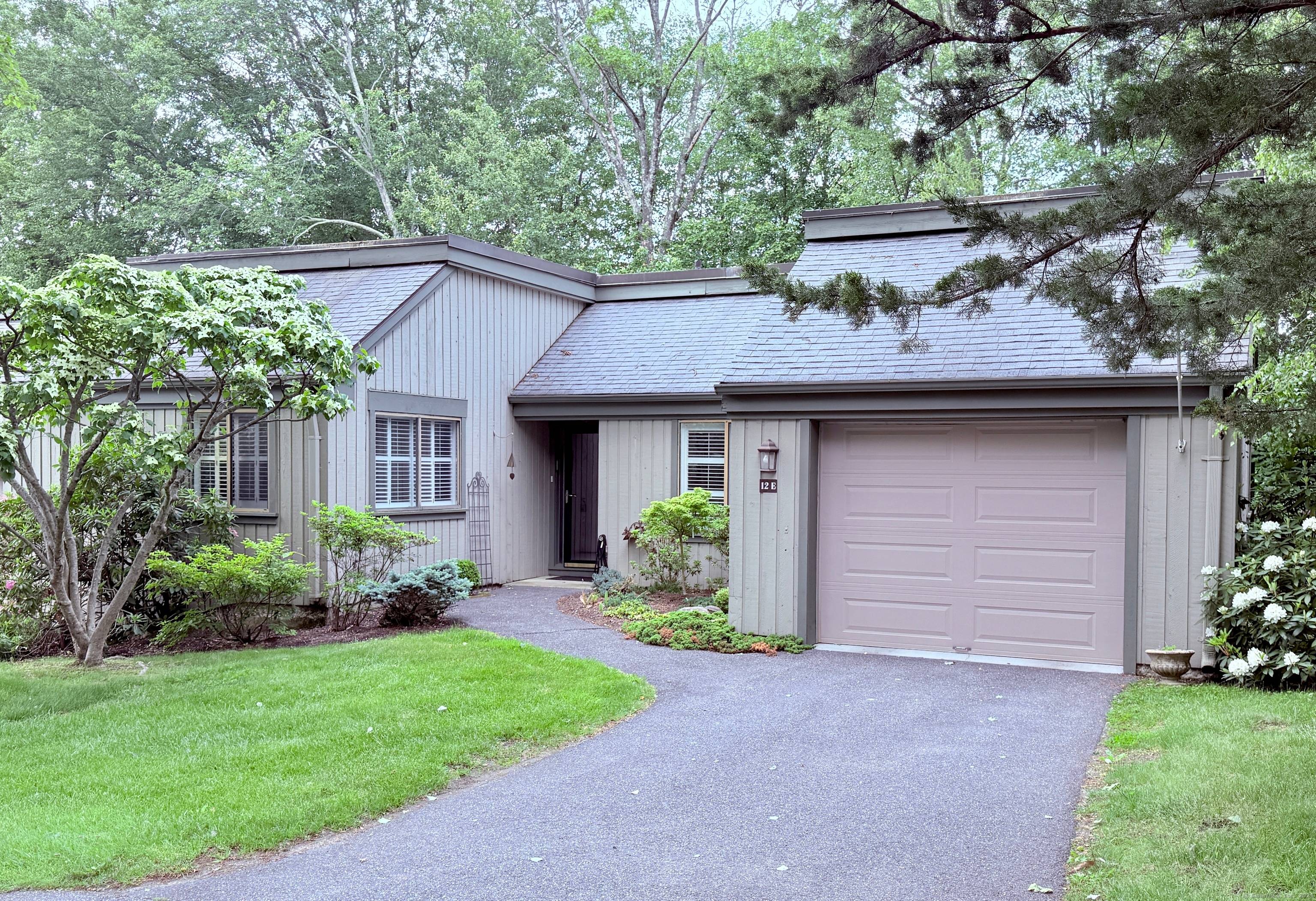 Heritage Crest is a hidden gem nestled in beautilful Southbury Connecticut.