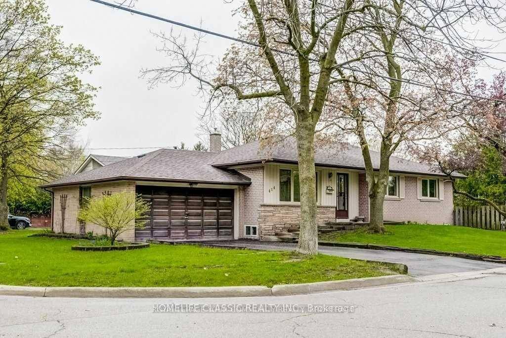 Beautifully Renovated House In Excellent Location !
