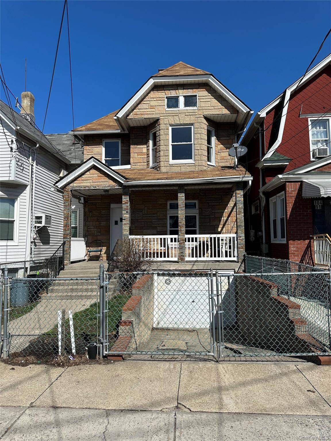 Great location, close to public transportation including J and A trains.