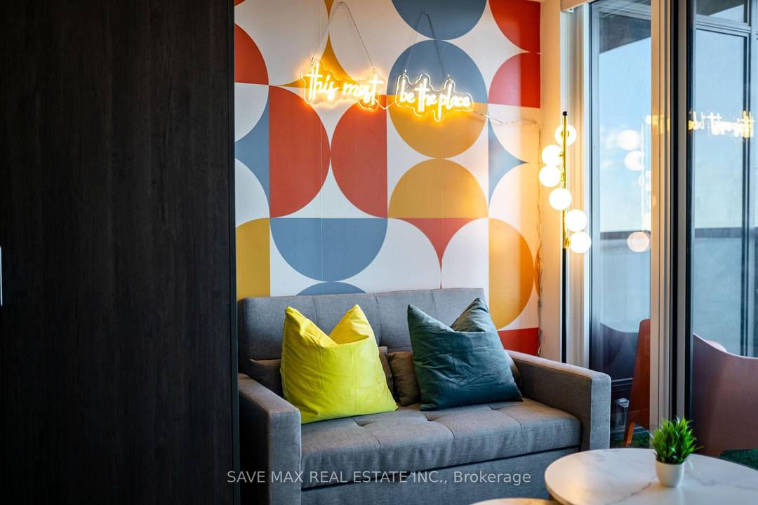 Stunning 1 bedroom unit in prestigious Nautique Condos, offering unparalleled views of Burlington's waterfront.