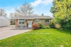 his spacious 2 bedroom unit is located in the heart of South Oakville and has been fully renovated for modern living.