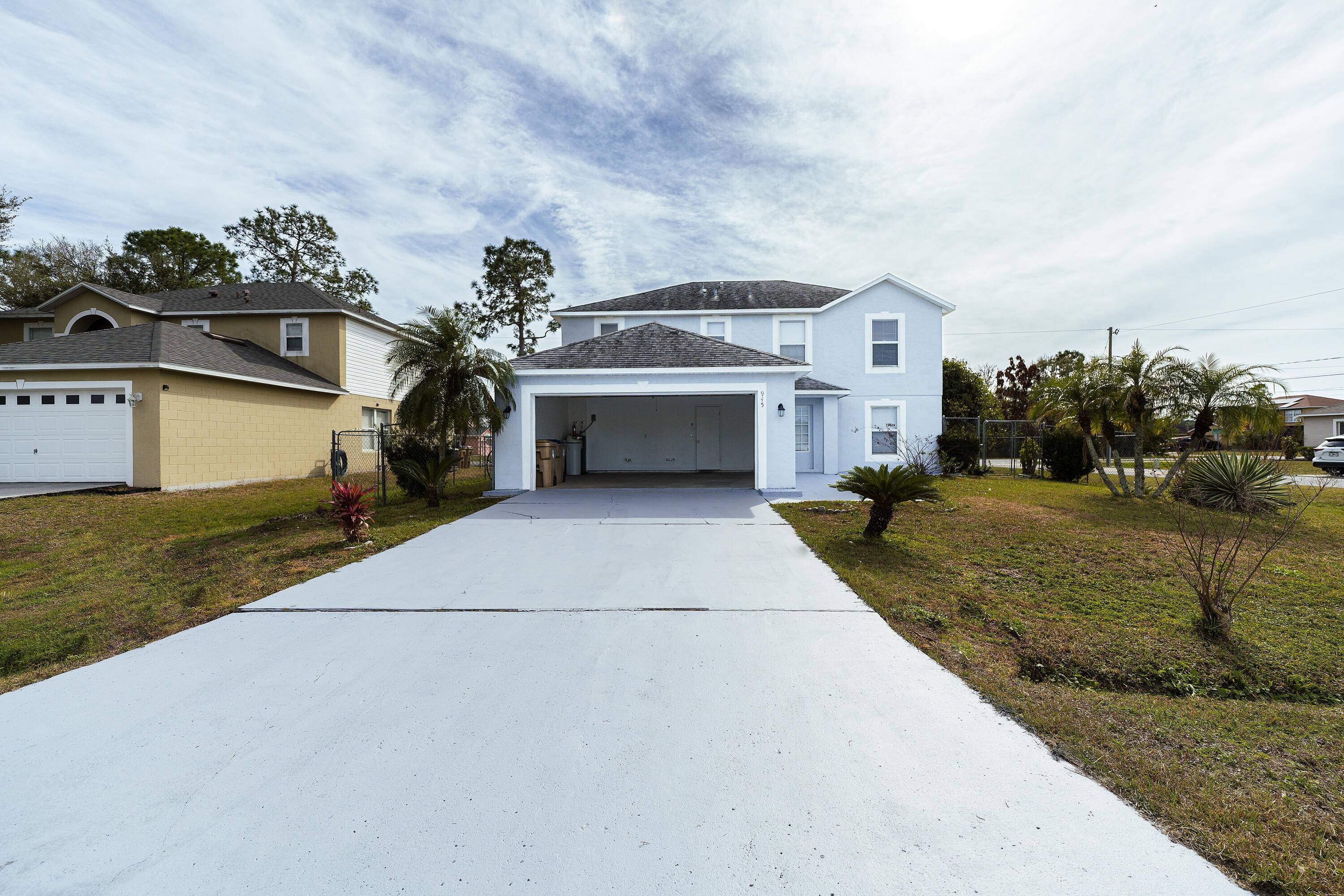 Spacious Corner Lot Home in Poinciana !