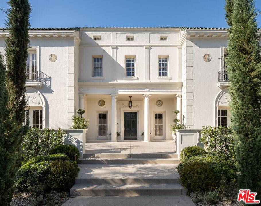 425  S Plymouth Blvd LA