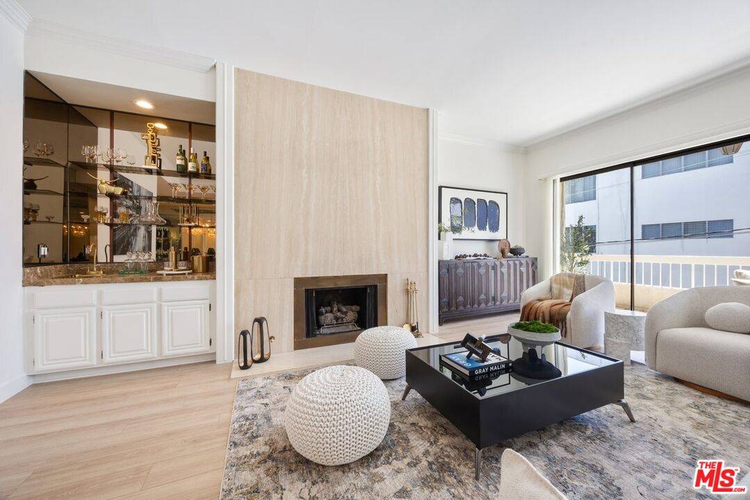 457  N Doheny Dr 2BR Beverly Hills Post Office | B.H.P.O. La