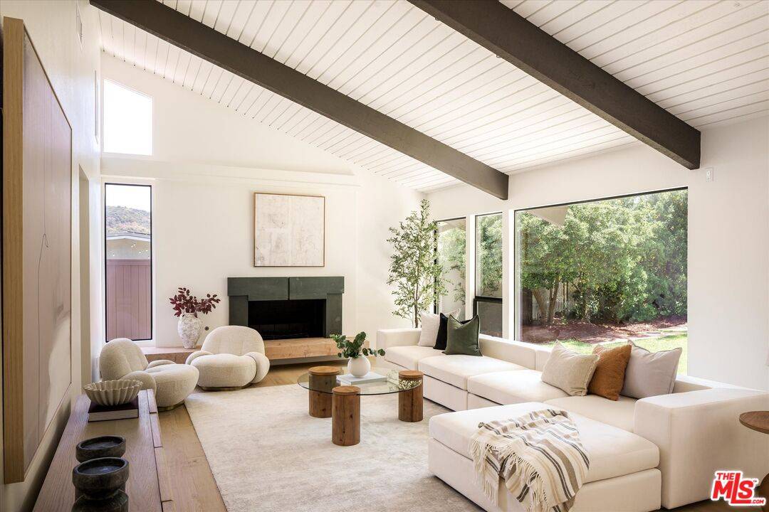 2313   Banyan Dr 5BR Brentwood La