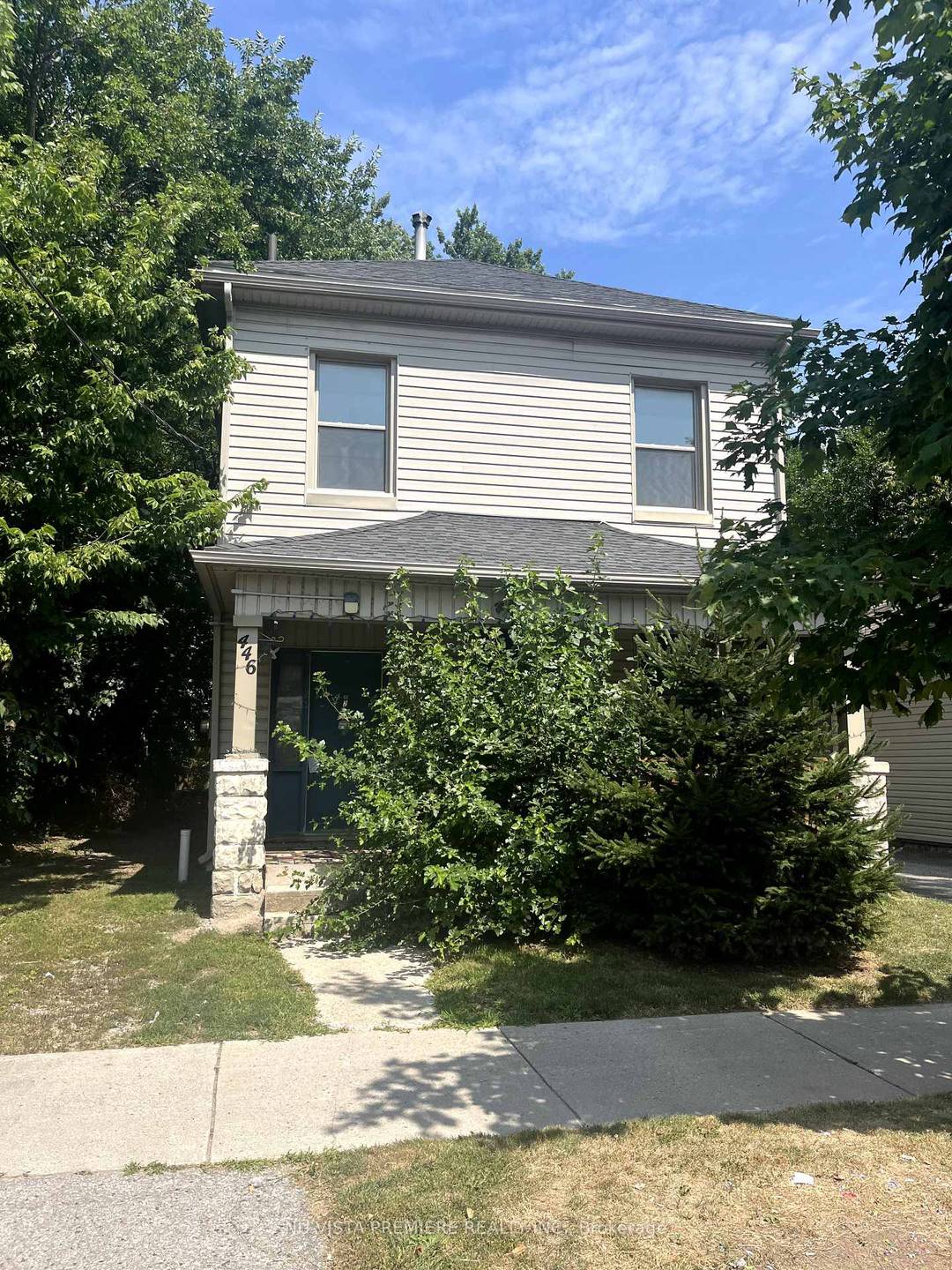 Welcome to this exceptional legal duplex located in the vibrant heart of the SOHO neighborhood !