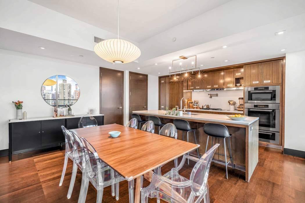 Pristine, high floor South facing 3 Bedroom, 3 Bathroom Residence with private Terrace in the much sought after Lucida Condominium, located in the heart of the Upper East Side.