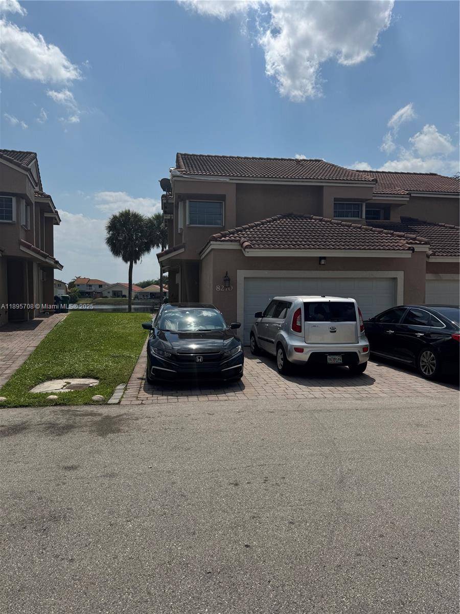 Townhouse ready to move with your family.