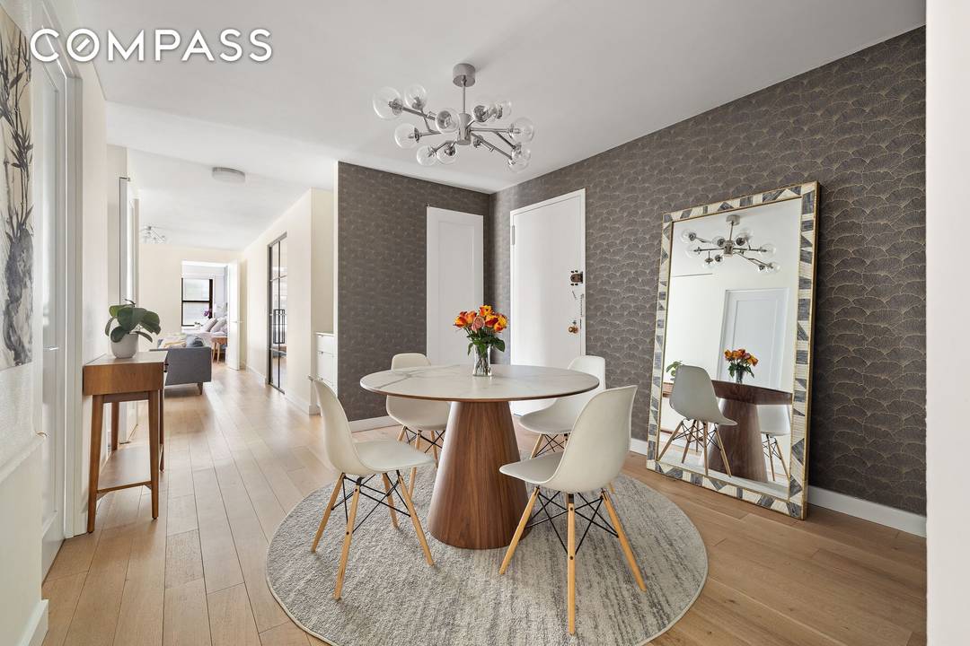 Blending modern updates with classic comfort, this beautifully proportioned three bedroom plus home office residence offers a warm and understated elegance in the heart of Carnegie Hill.