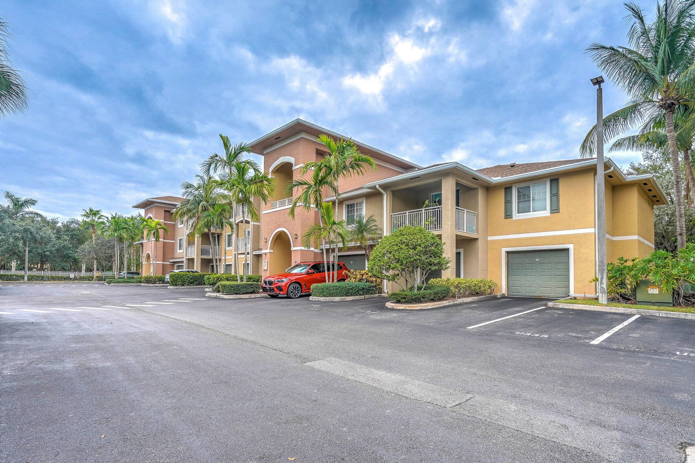 Luxurious resort style living, fully upgraded AND FHA approved !