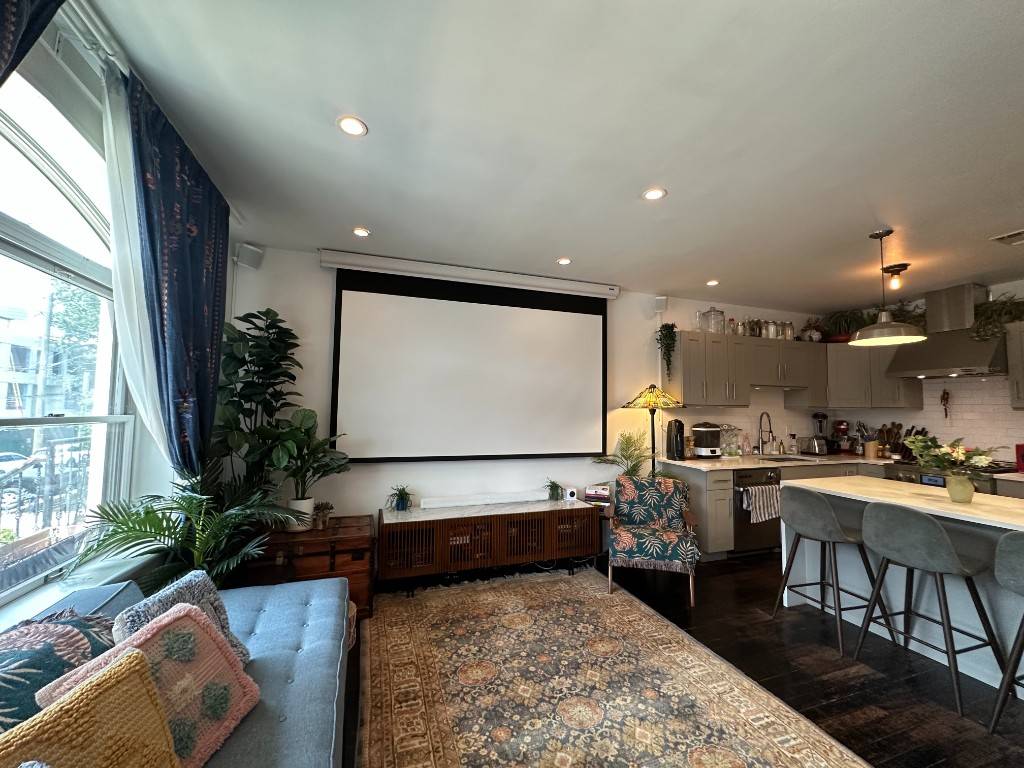 Bright amp ; Spacious 3 Bedroom, 2 Bath in Red Hook !
