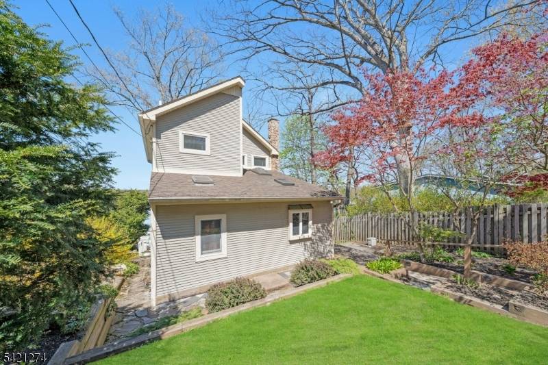 Escape to this charming lakefront chalet offering 2 bedrooms and 2 full baths, perfectly designed to create enduring memories, capture breathtaking water views and unforgettable sunsets.