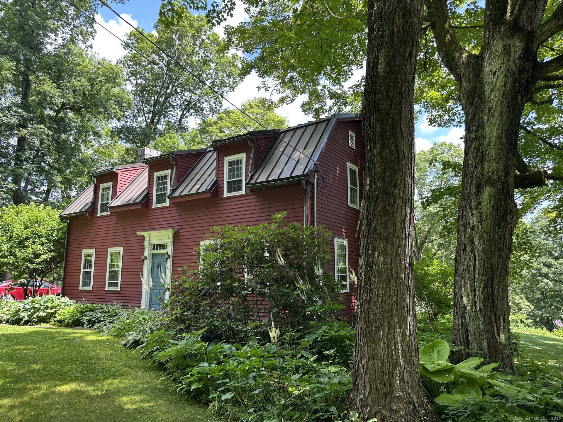 Historic Estate with Pond, Barns and 12.