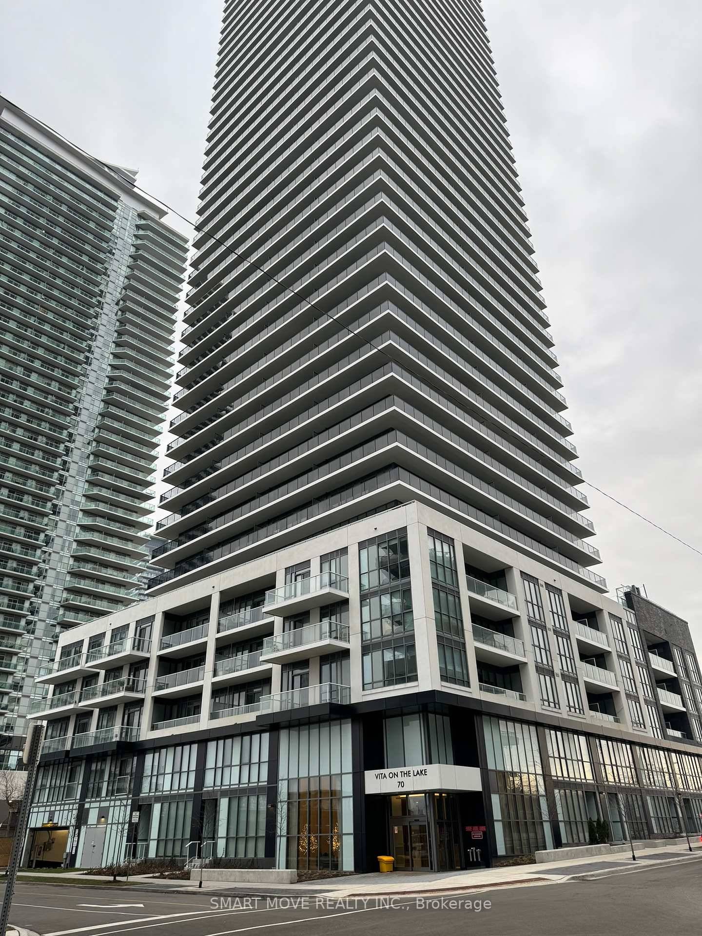 Spacious One Plus Den In Luxurious Newer Building.