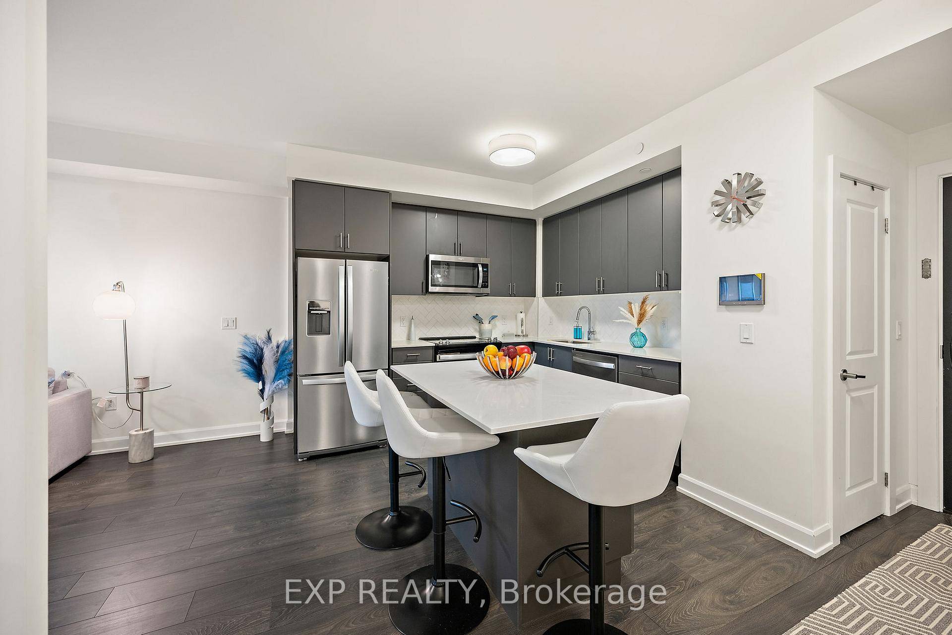 Bright, Modern, Stylish, Luxury Condo In The Prime Location Of North Oakville !
