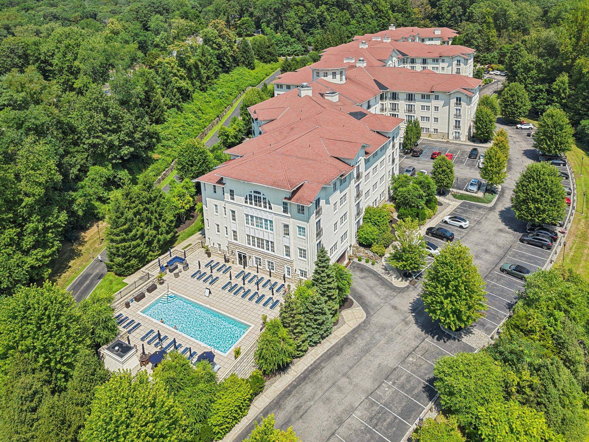 For Sale Luxurious Corner Unit Condo at Trump Park, Shrub Oak, NY Welcome to your dream home at Trump Park !