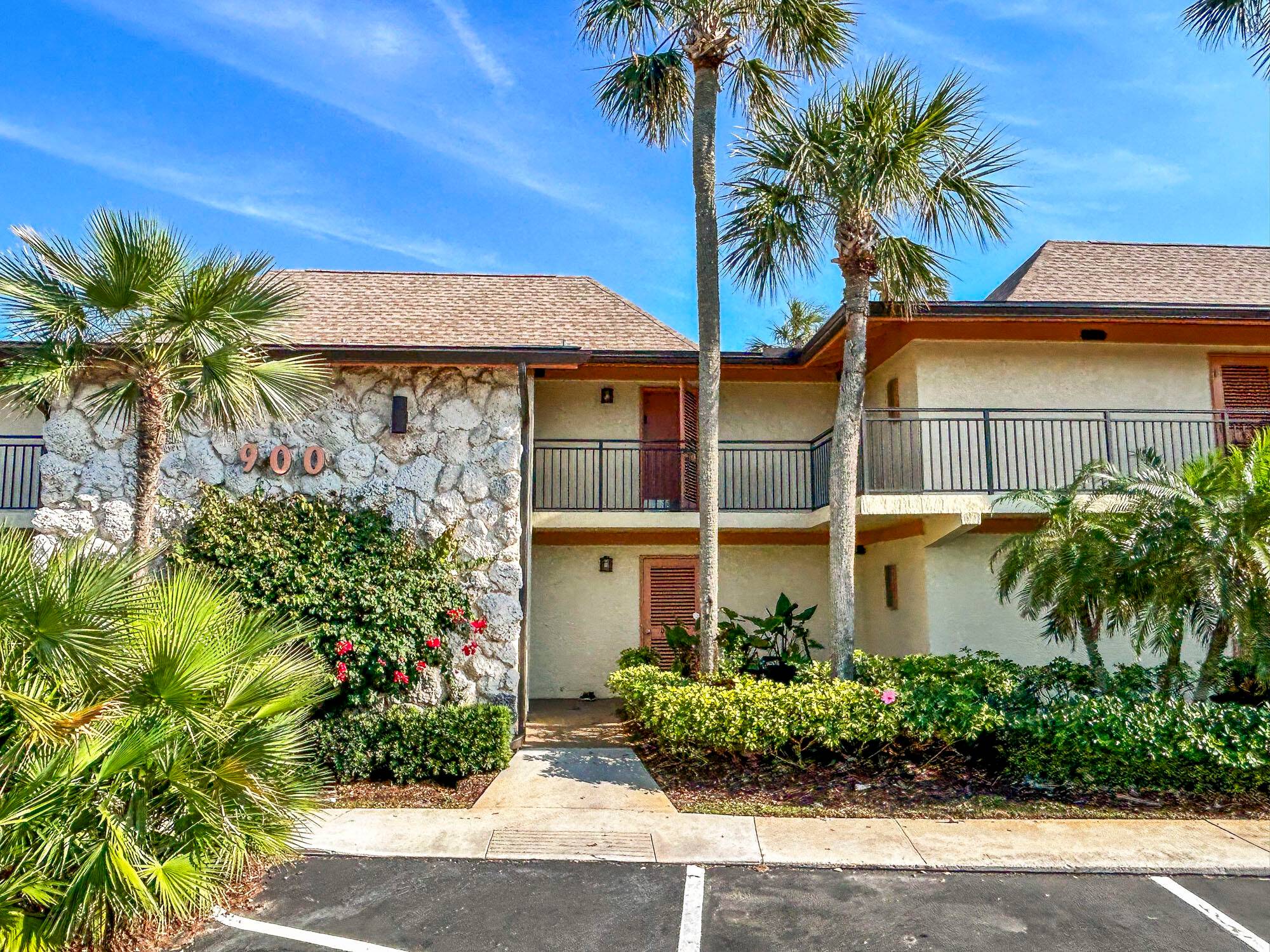 Cozy 1bedroom 1 bath condo in Ocean Villas III in the highly sought after oceanfront community of Ocean Village on South Hutchinson Island.