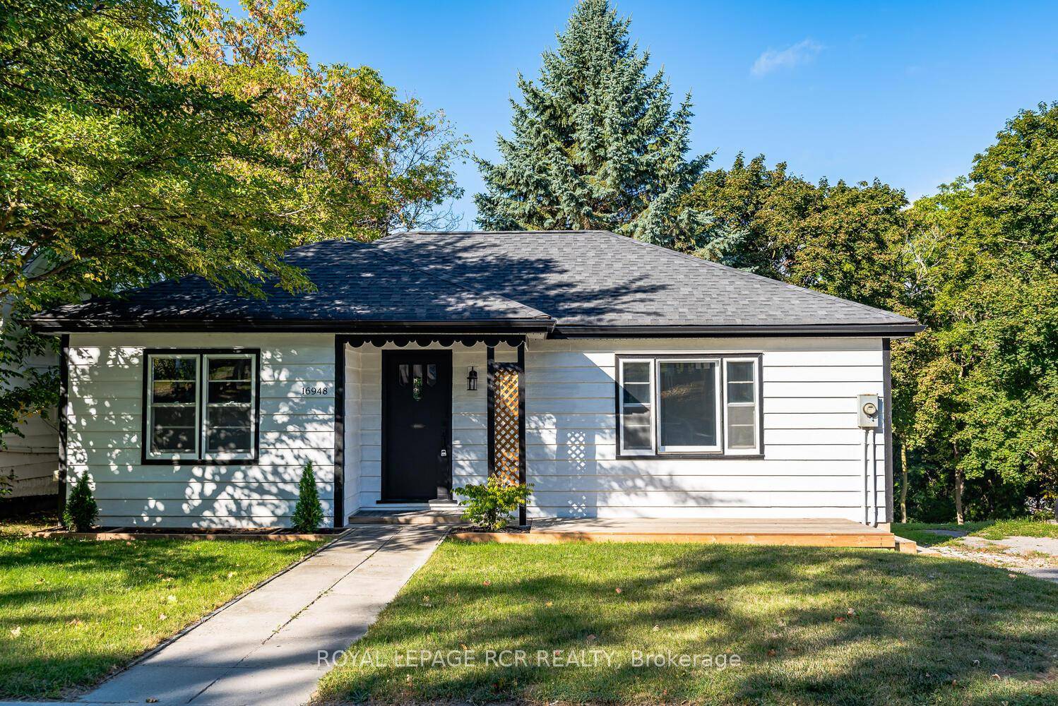 A well maintained, bright and beautiful and updated detached Bungalow on Bayview avenue that is walking distance from Newmarket's downtown main street with all it's activities and facilities.