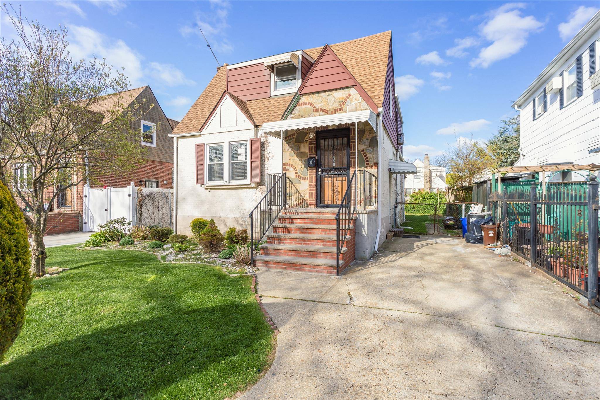 Bayside East facing detached 2 family near all highways, schools and minutes to Bell Terrance Shopping Mall.