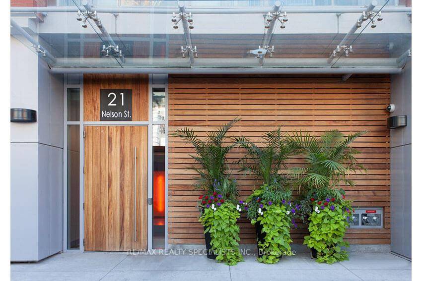 Tucked away on a serene, street in the heart of downtown Toronto, this enchanting 2 bedroom, 2 bathroom condo offers a rare blend of privacy, elegance, and urban charm.