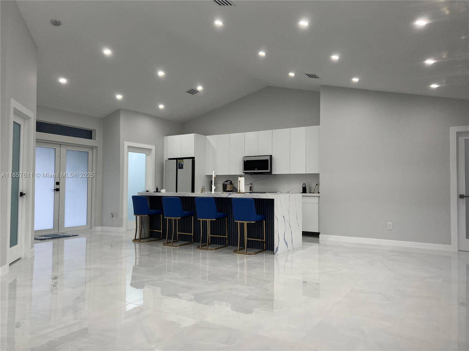 Welcome to your dream home in the heart of Cape Coral, Florida !